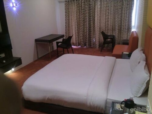 Hotel Santosh Dham, Забронировать Отель Отели Матхура 3 звезды, 3*