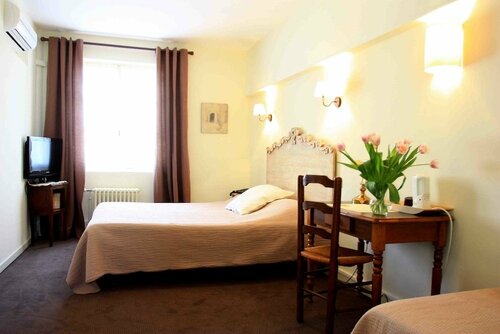 Hôtel Lou Cigaloun, Book Hotel Hoteller i Rhône-Alps med parkering, Parkering