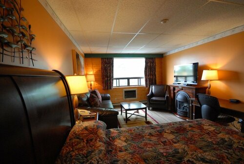 Pinewood Motor Inn, Réserver Auberge Espanola Ontario