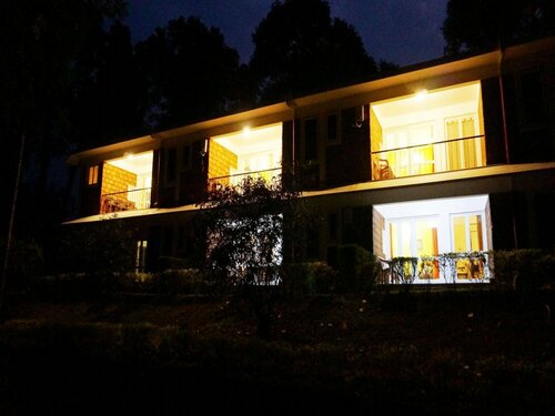 Falling Waters, Varaa Hotelli Hotellit New Delhi uima-altaalla, Uima-allas