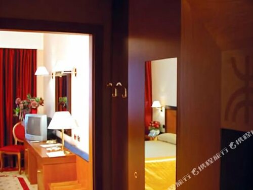 Grand Hotel la Chiusa di Chietri, Varaa Hotelli Hotellit Alberobello uima-altaalla, Uima-allas