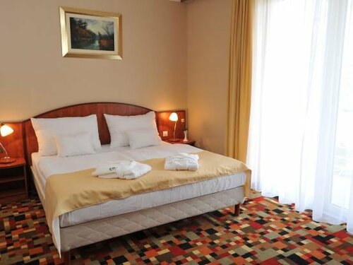 Garden Hotel Wellness és Konferencia, Забронировать Отель Отели Сольнок 4 звезды, 4*