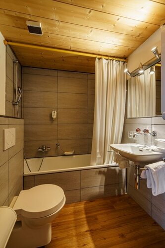 Hotel Silvapina, Reserva ahora Hotel Hoteles en Klosters con desayuno, cerca de Madrisabahn, Desayunos
