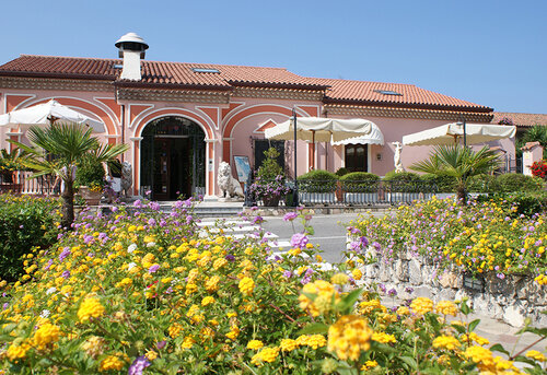 Hotel Ristorante Borgo La Tana, Забронировать Отель Маратея Базиликата, рядом с Пляж Секка-ди-Кастрокукко