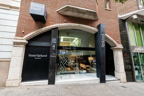 Atenea Rekord Suites Barcelona, Забронировать Отель Сериа – Сен-Жервази Барселона, рядом с Пласа Молина