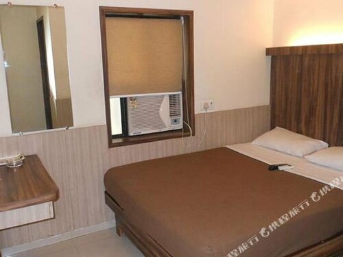 Hotel Ratna Palace Residency, Забронировать Отель Тхана Mumbai Region, рядом с Торговый центр Viviana Mall