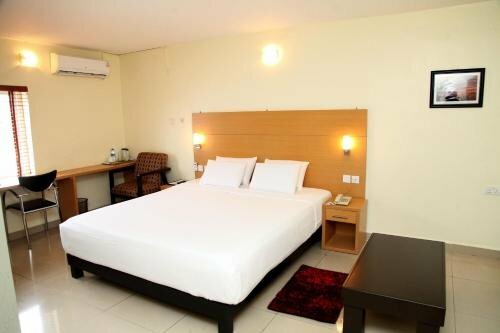 Adis Hotels Ibadan, Prenota Hotel Hotel a Ibadan con parcheggio, Parcheggio
