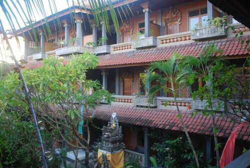 Hotel Sorga, Забронировать Отель Отели Куты с парковкой, рядом с Площадь Кута, Парковка
