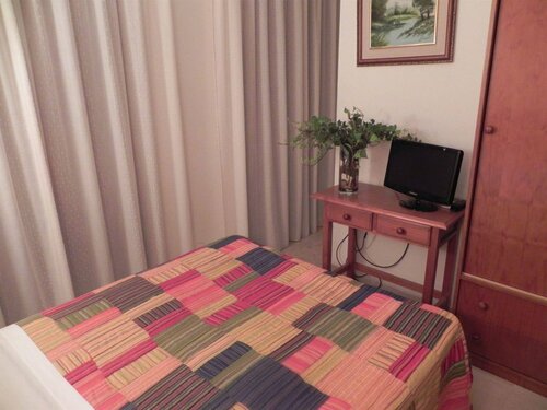 Hostal El Olivo, Забронировать Отель Центр Гранада, рядом с Культурный центр Caja Granada