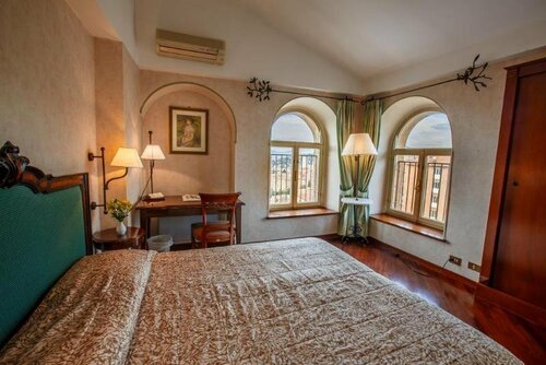 Hotel Fortuna, Забронировать Отель Перуджа Умбрия, рядом с Церковь Св. Эрколано