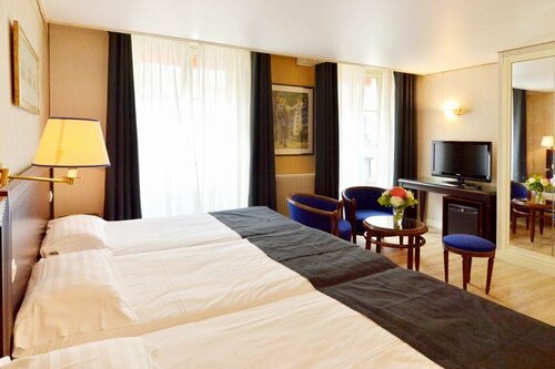 Hotel Suites Unic Renoir Saint-Germain, Забронировать Отель Отели 14-й округ: Монпарнаса - Париж с парковкой, Парковка