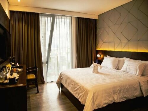 Golden Tulip Pontianak, Rezerwuj Hotel Hotele w Kalimantan z parkingiem, Parking
