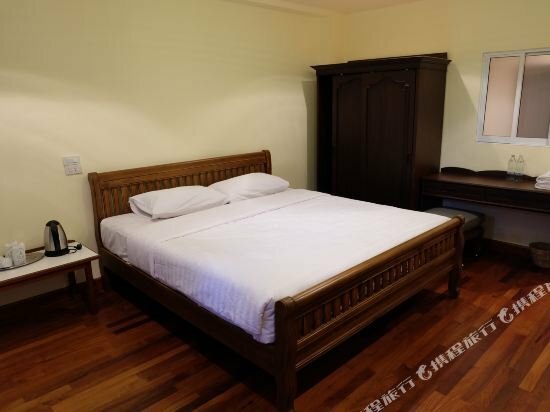 Prince Hotel
