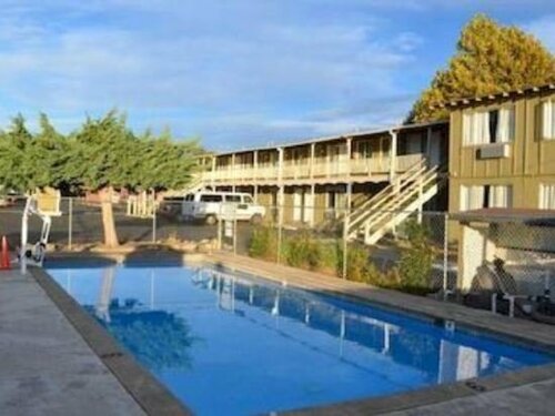 Lamplighter Motel Clearlake, Забронировать Мотель Клирлейк Калифорния