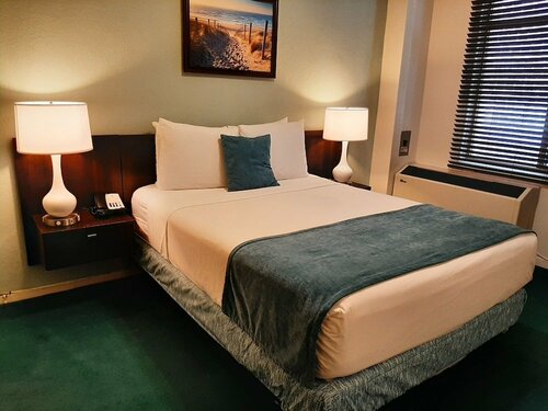 Hotel Carmel Santa Monica, Забронировать Отель Санта-Моника , рядом с Santa Monica Civic Auditorium