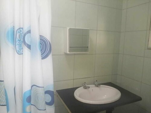 The African Rock Guesthouse, Buchen Sie Hotel Roodepoort Gauteng
