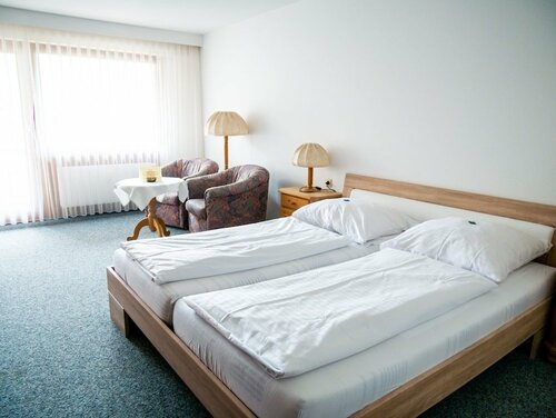 Hotel Quellenhof - Self-Check-in, Забронировать Отель Бад-Урах Swabian Alps