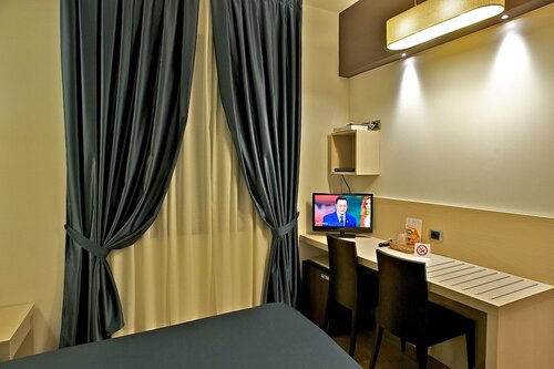 Sam Hotel, Забронировать Отель Отели Монфальконе с завтраком, Завтраки