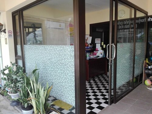 Hasanah Guesthouse, Забронировать Гостевой дом Гостевые дома Пляжа Банга Тао, рядом с Супермаркет Tesco Lotus в Чернгталай, Гостевой дом