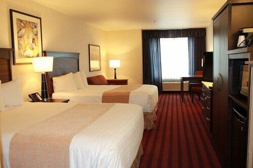 Crystal Inn Hotel & Suites Salt Lake City, Забронировать Отель Отели Солт-Лейк-Сити с парковкой, рядом с The City Library, Парковка