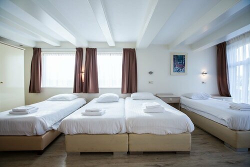 Hotel 83, Забронировать Отель Отели Амстердама с завтраком, рядом с TomTom, Завтраки