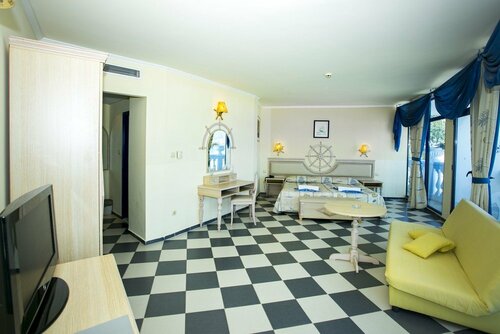 Chaika Beach Resort, Забронировать Курортный отель Отели Солнечного берега с парковкой, рядом с Аквапарк Action, Парковка