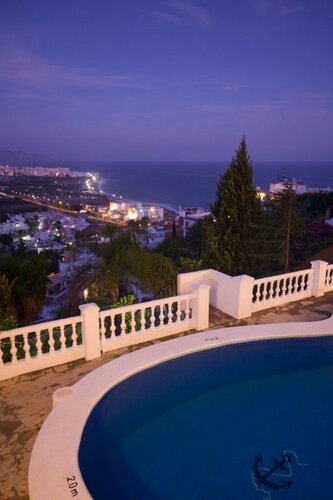 Villa Tres Terrazas Canovas Nerja, Varaa Villa Nerja Axarquía