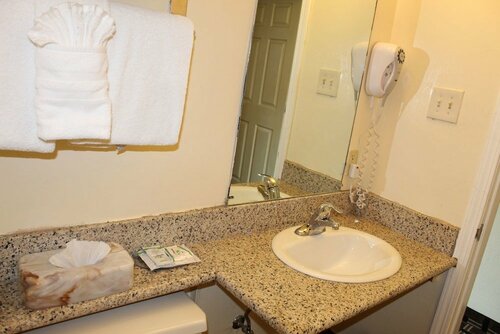Riverside Inn & Suites Santa Cruz, Забронировать Мини-отель Санта-Круз Santa Cruz and Vicinity, рядом с Rio Theatre