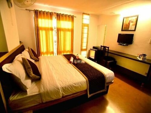 Hotel Radhika Jaisalmer, Забронировать Отель Отели Джайсалмер 3 звезды, 3*