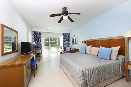 Iberostar Waves Dominicana - All Inclusive, Забронировать Курортный отель Баваро Пунта-Кана