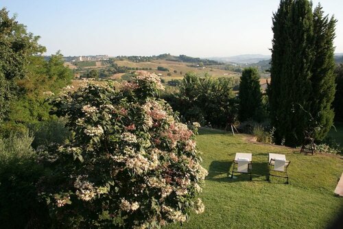 B&B Villa FioreConero, Rezerwuj Bed and Breakfast Hotele w Romagna z parkingiem, Parking