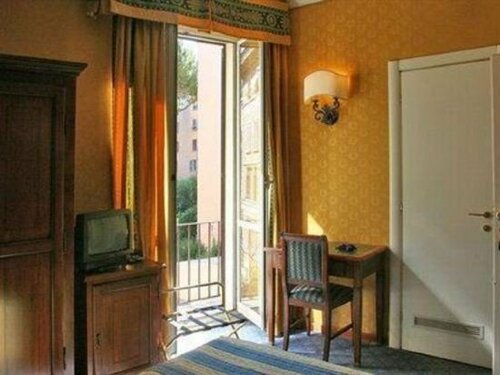 Hotel Coppede, Забронировать Отель Номентано Рим, рядом с Римский музей современного искусства