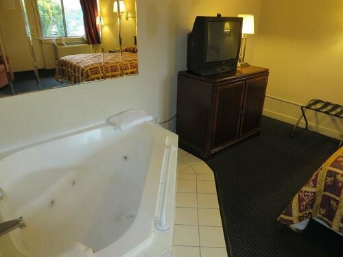 Budgetel Inn and Suites - Louisville, Забронировать Отель Луисвилл Louisville Metropolitan Area
