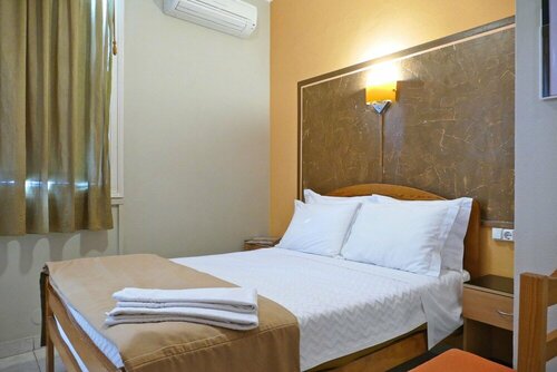 Guest House Sao Filipe, Забронировать Гостевой дом Отели Nature Reserve Ria Formosa с парковкой, Парковка