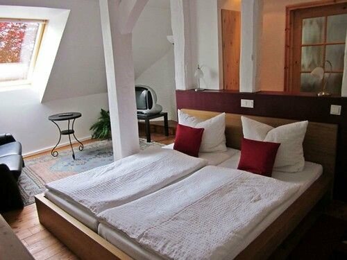 Historisches Hotel Altes Pfarrhaus, Забронировать Отель Альт-Шверин 