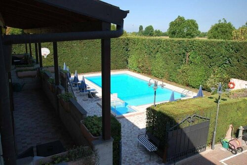 Hotel Lenotel, Book Hotel Hotels in Leno with a Pool, Swimming Pool