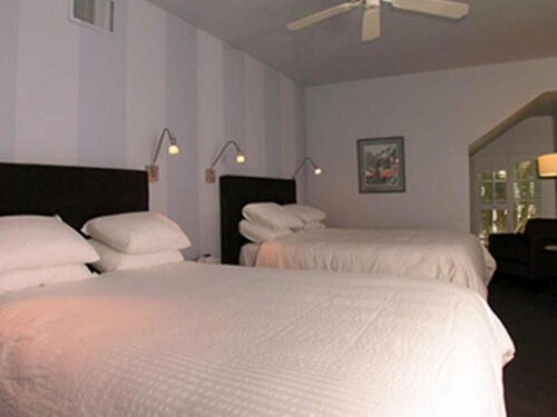 Casa Del Mar Inn, Забронировать Гостевой дом West Beach Санта-Барбара