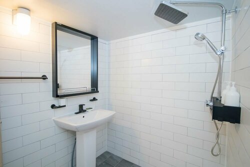 Huayuan House Hongdae - Hostel, Забронировать Хостел Отели Сеула с парковкой, рядом с Концептуальный музей Kakao Friends, Парковка