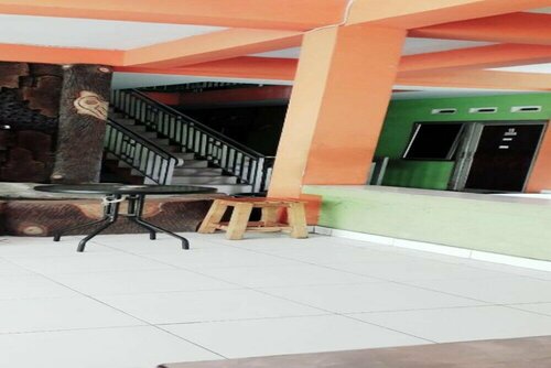 OYO 90706 Kost Alam Jaya Syariah, Rezervasyon Otel Karawang otoparklı oteller, Otopark