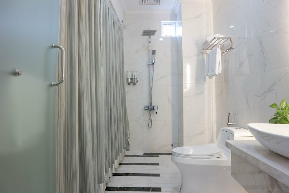 RedDoorz Premium @ Nguyen Oanh Street