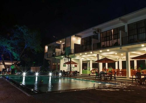 Lavish Resort, Забронировать Курортный отель Отели Округа Галле с парковкой, Парковка