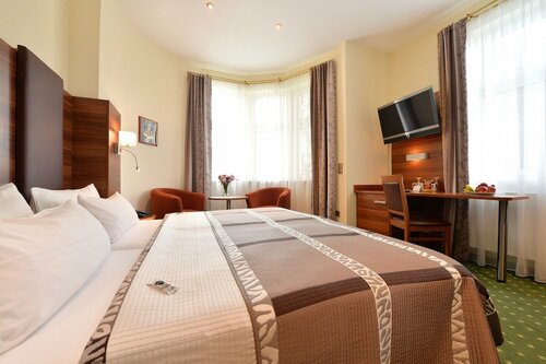 Hotel Schöngarten garni, Забронировать Отель Хохбух Боденское озеро - Веломаршрут