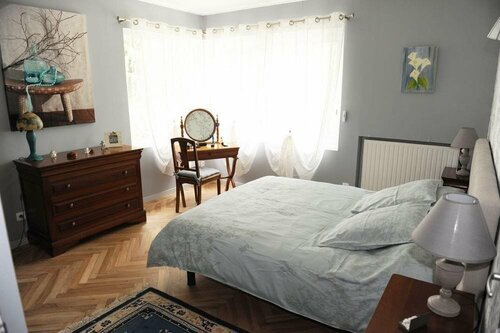 A L'orée du Bois - Gîte, Book Pension Hoteller i Rhône-Alps med parkering, Parkering
