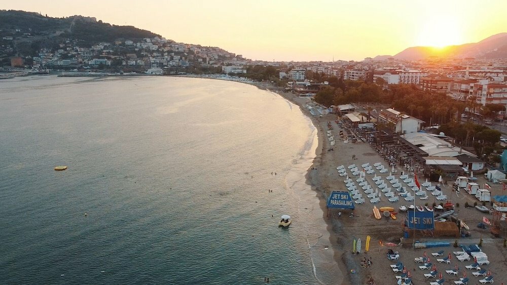 MOONBOW BEACH HOTEL