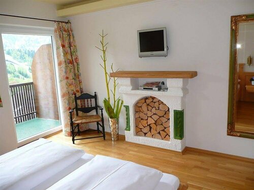 Zur Schönen Aussicht Hotel garni, Забронировать Отель Гармиш-Партенкирхен Бавария, рядом с Экбауэрбан