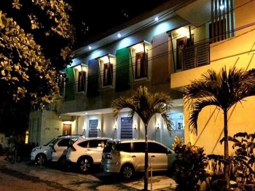 Omah Denaya Hotel by RedDoorz, Book Hotel Surabaya East Java, nær Bratang Flower Market