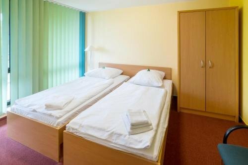 LEAG Konferenzcenter, Book Hotel Hotels in Brandenburg with Parking, Parking