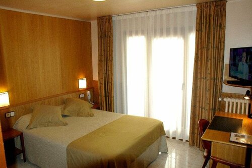 Hotel Univers, Забронировать Отель Отели в центре Энкам, в центре