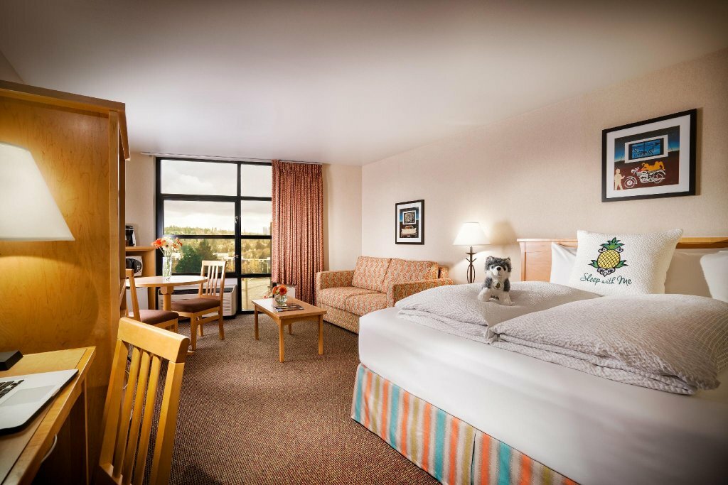 University Inn - A Staypineapple Hotel