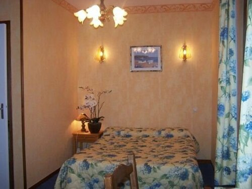 Hostellerie Saint Martin- Logis Hôtel et Restaurant, Забронировать Отель Крёлли 